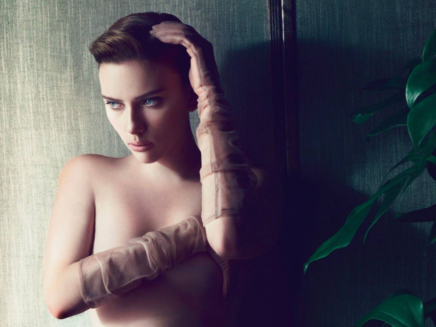 Scarlett Johansson boobs