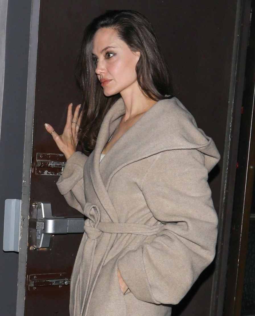 Angelina Jolie: Why her coat gives her a great silhouette
